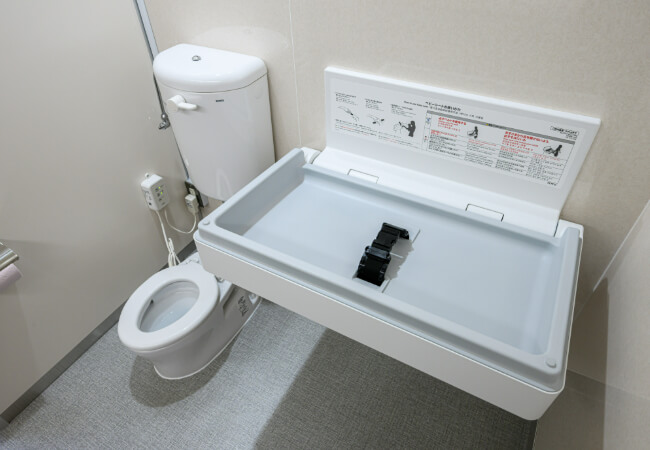 トイレ（おむつ交換台）